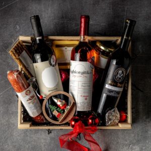 Wooden box with 3 wines & delicacies