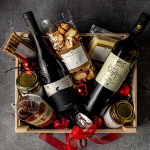 Wooden box with 2 wines & delicacies